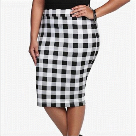 𝅺TORRID Black & White Buffalo Plaid Pencil Skirt Size 3 - Picture 1 of 8